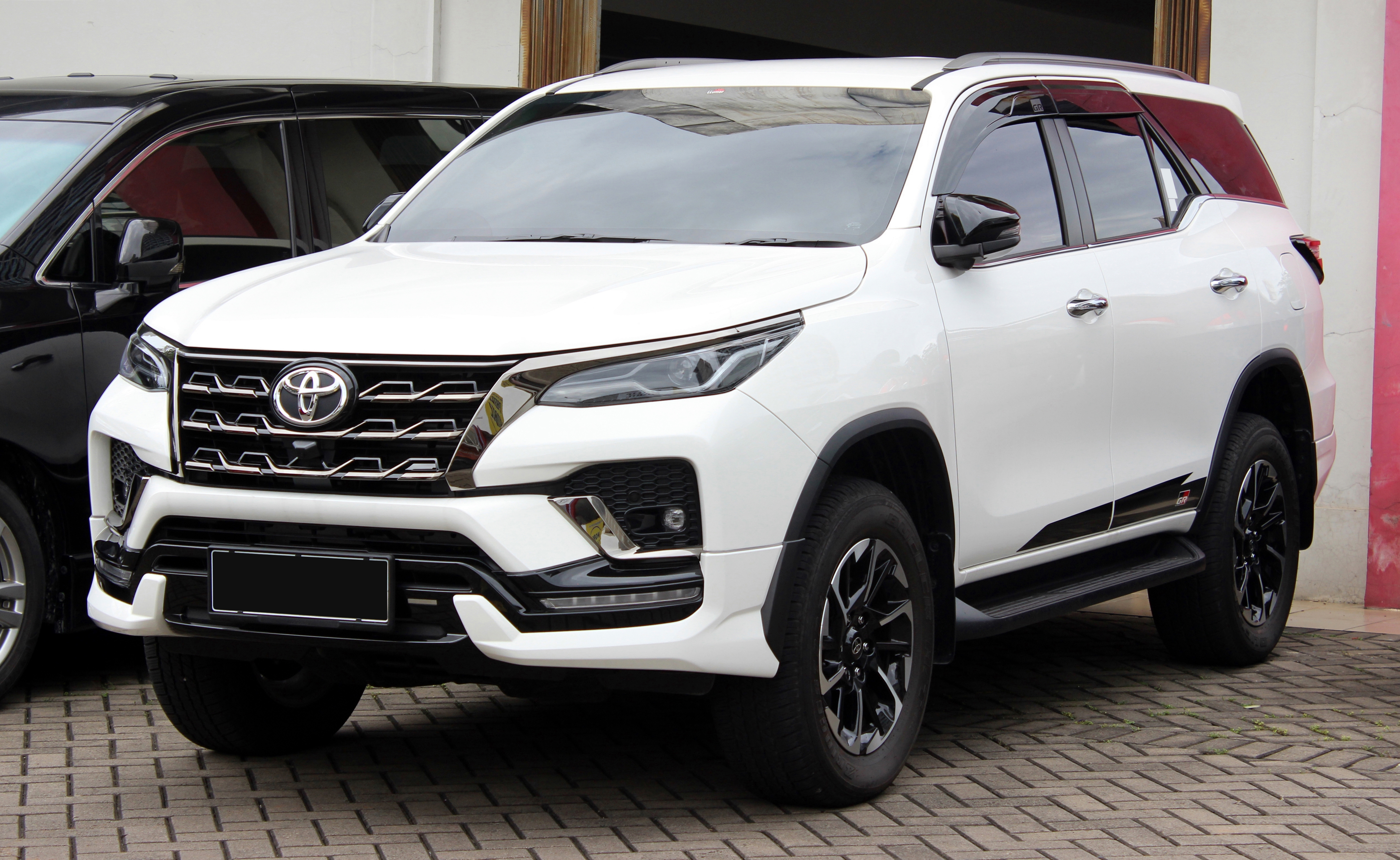 Toyota Fortuner GR Legender 2025