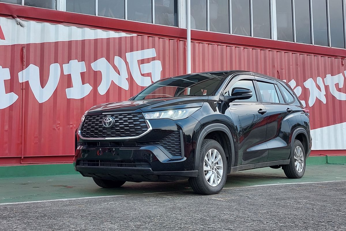 Toyota Innova Zenix G Hybrid 2023–2025