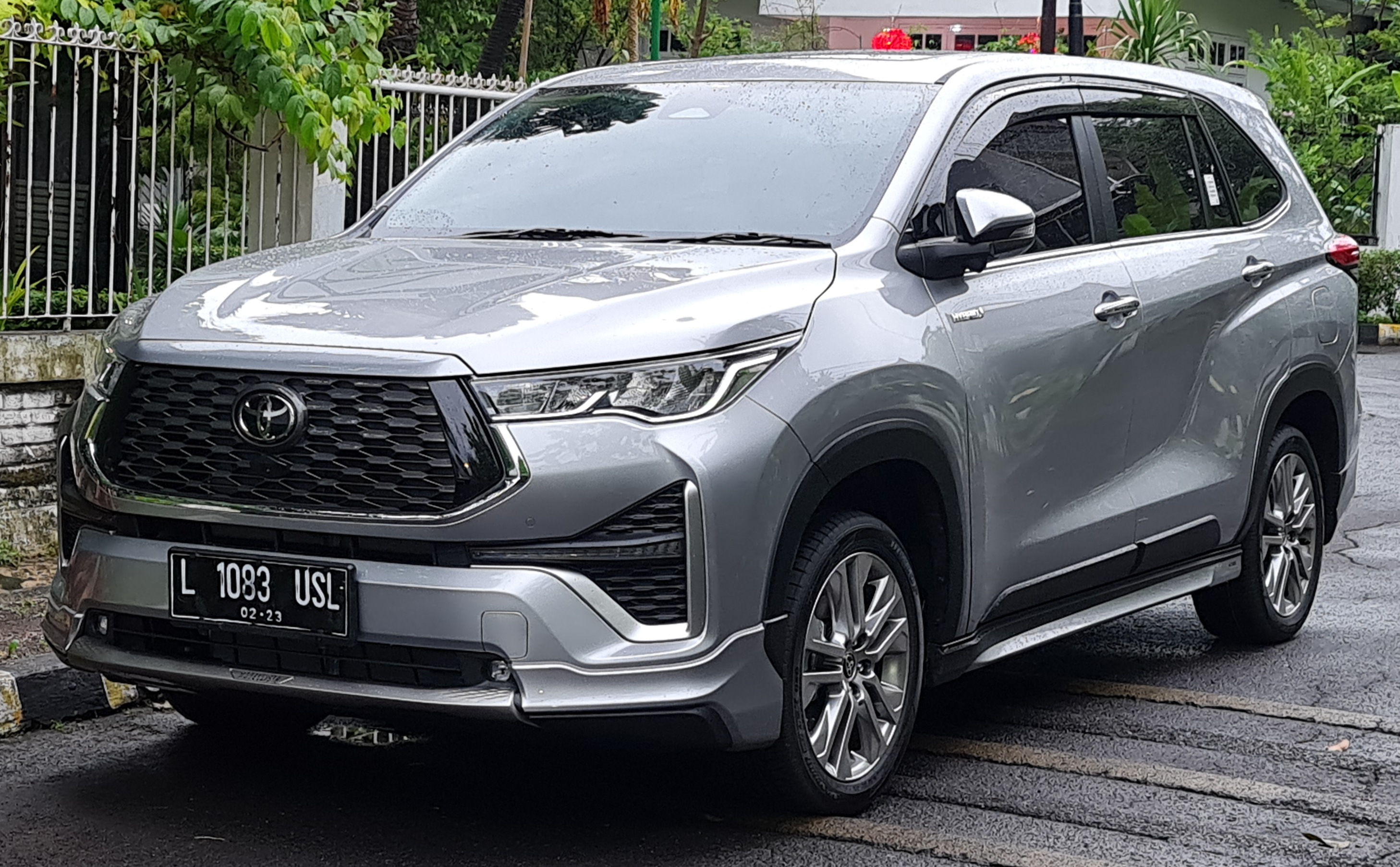 Toyota Innova Zenix Q Hybrid 2024–2025